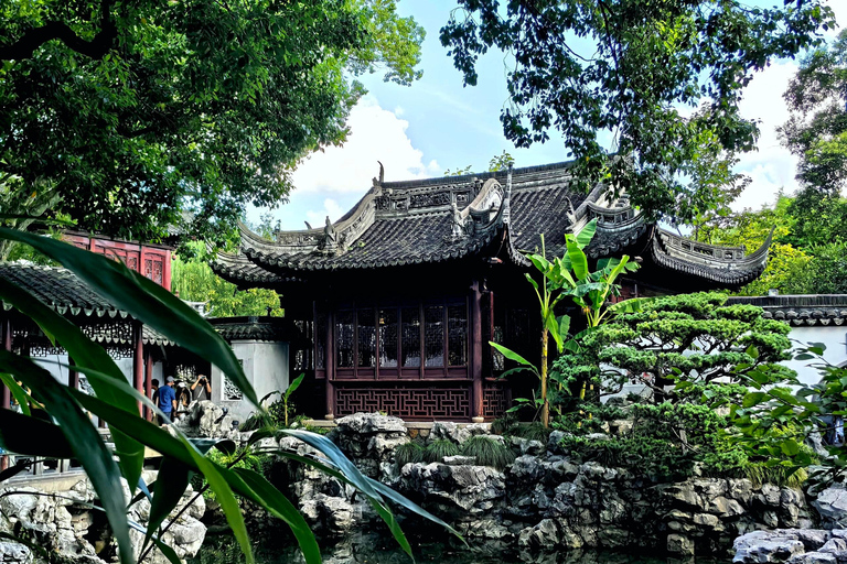 Shanghai: Private Trip to Zhujiajiao Water Town & Yu Garden Group Shanghai Day Tour: Yu Garden, Zhujiajiao & Night Bus 