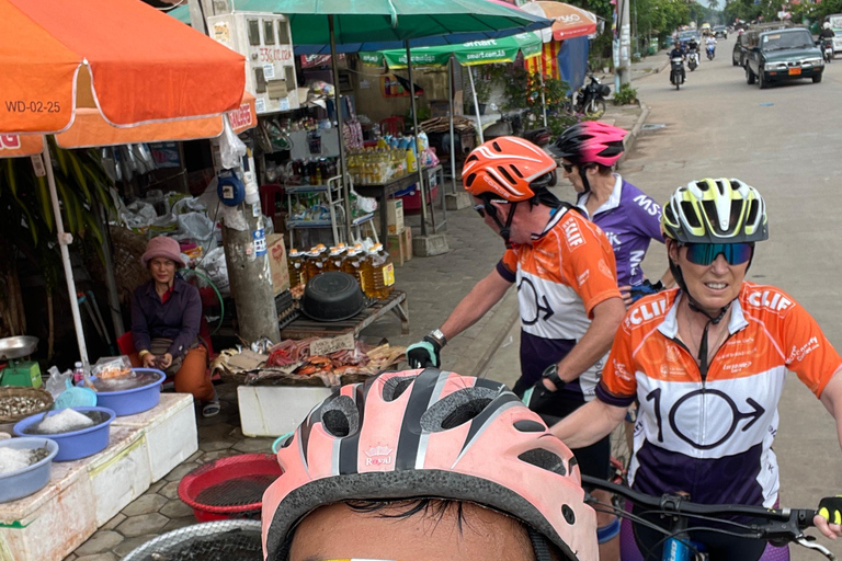 Countryside & Banteay Srei temple Cycling Tour 45km Small Share Group