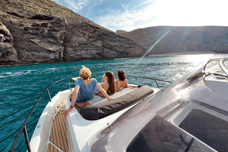 Yacht tour of Cabo de Gata with aperitif included Yacht tour of Cabo de Gata with snack included