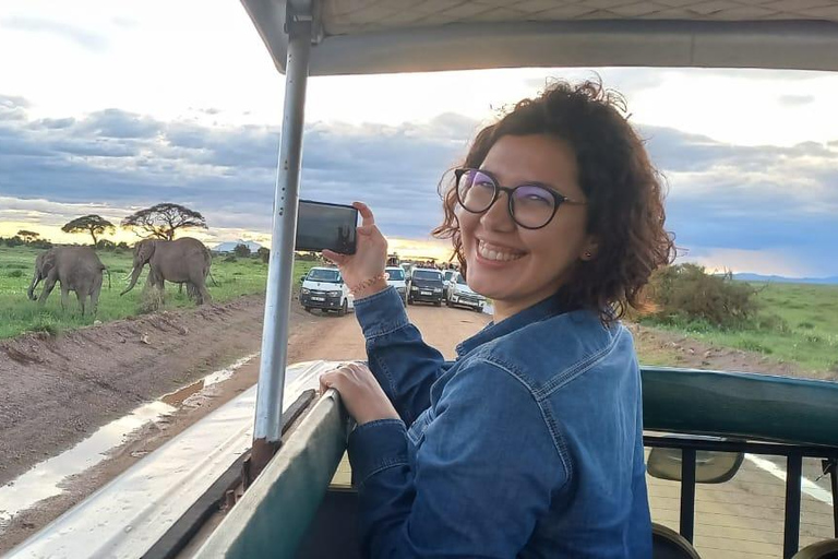 ESCURSIONE DI UN GIORNO AL PARCO NAZIONALE AMBOSELI DA NAIROBI SAFARI ECONOMICI.