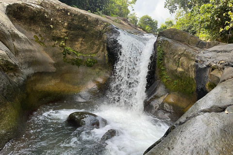 EL YUNQUE &amp; BEACH TOUR: zjeżdżalnia wodna, wodospad, jedzenie i zdjęcia