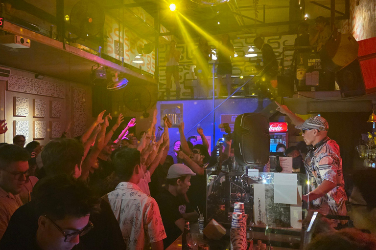 Da Nang: Nightlife Tour & Pub Crawl with Rooftop Bar & Clubs Da Nang: Guided Nightlife Tour with Rooftop, Club, Bar Visit