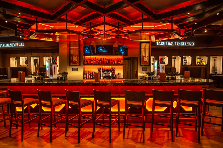 Malaga: Ingresso all'Hard Rock Cafe con pranzo o cena