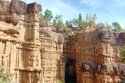 Pha Chor Canyon and Handicrafts Tour