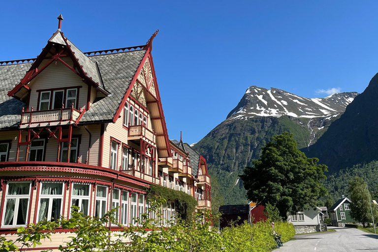 Ålesund-Geiranger-Ålesund Fjord Tour (2 hours in Geiranger)
