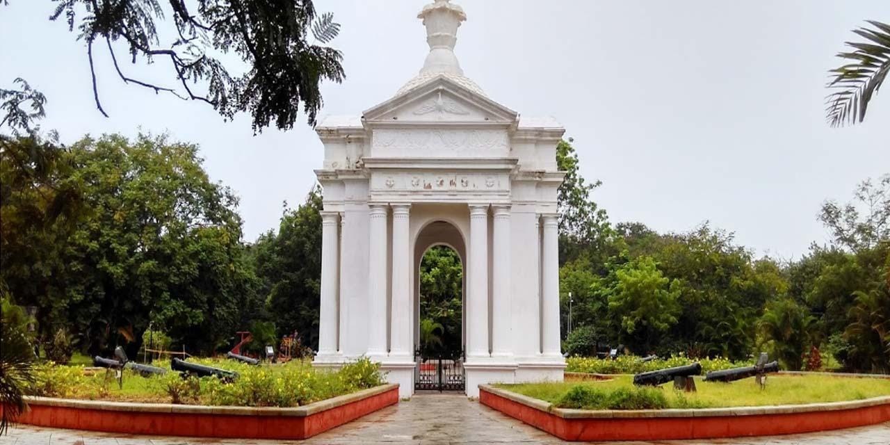 Von Chennai: Mahabalipuram und Pondicherry Tagestour