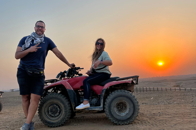 Il Cairo: Avventura in quad al tramonto delle piramidiAvventura delle piramidi al tramonto