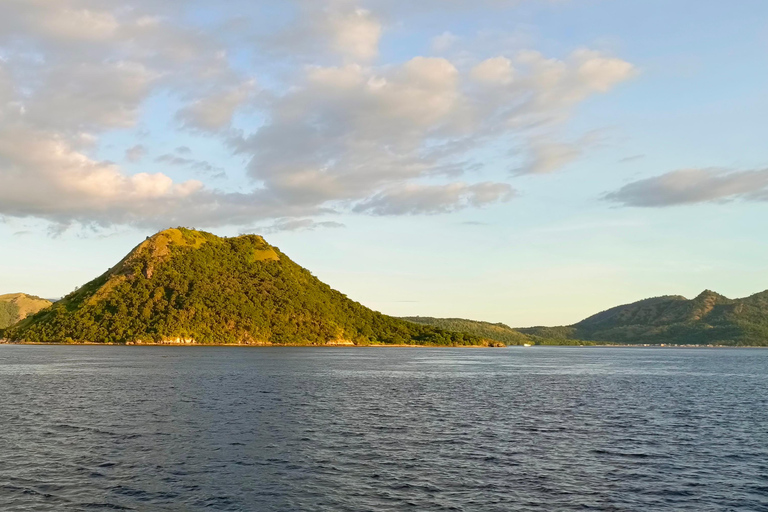 Labuan Bajo: Kalong Island Sunset Boat Tour with Snorkeling