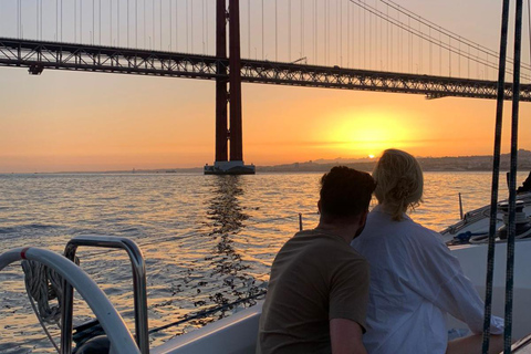 Lizbona: Rejs żaglówką o zachodzie słońca z winem