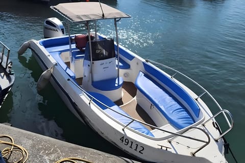 Tel Aviv: Private Boat Rental with Captain for 1 or 2 Hours