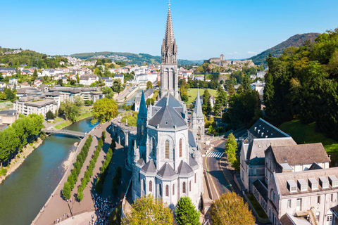 Lourdes: Tour privato guidato di un giorno intero con castello e mercato