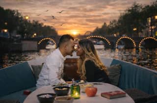 Amsterdam: Private romantische Abendbootstour mit Prosecco