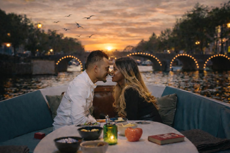 Amsterdam: Private Romantic Evening Boat Tour with Prosecco 45-minute Cruise