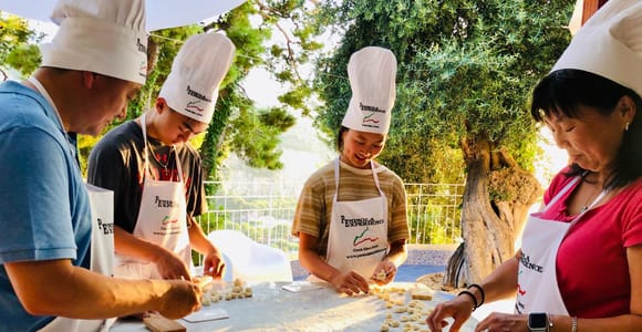 Sorrento: Authentic & Fun Cooking Class in a sea view Villa
