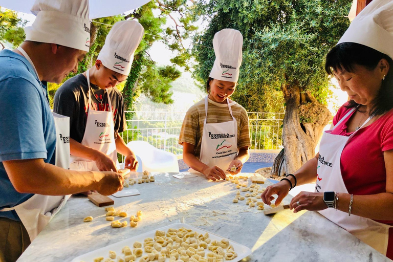 Sorrento: Authentic & Fun Cooking Class in a sea view Villa