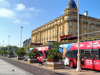 San Sebastian: Hop-On Hop-Off City Tour Bus