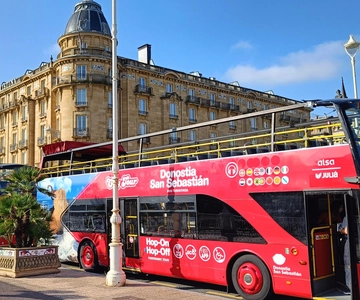 San Sebastian: Hop-On/Hop-Off-Bustour Stadtführung Bus