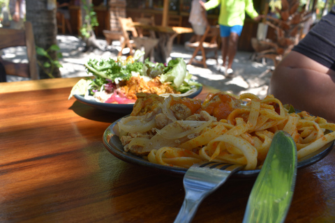 Cancún: Isla Mujeres Catamaran met buffet, drankjes &amp; snorkelenAlleen toegang Geen vervoer