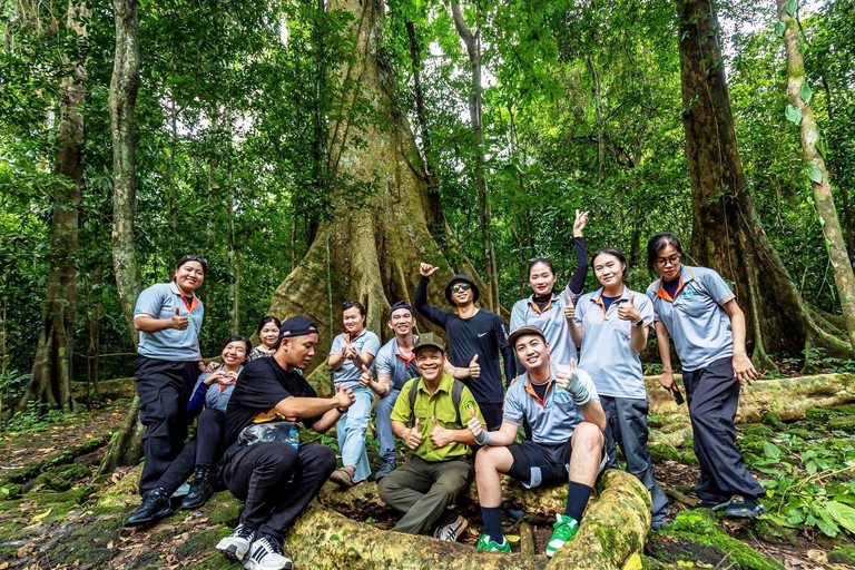 Excursión privada de 2 días al Parque Nacional de Cat Tien con guía femeninaComida y hotel excluidos