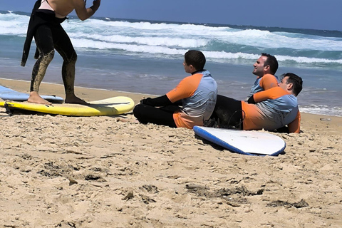 Algarve : cours de surf en petit groupe avec instructeurAlgarve : cours de surf en petit groupe avec un instructeur