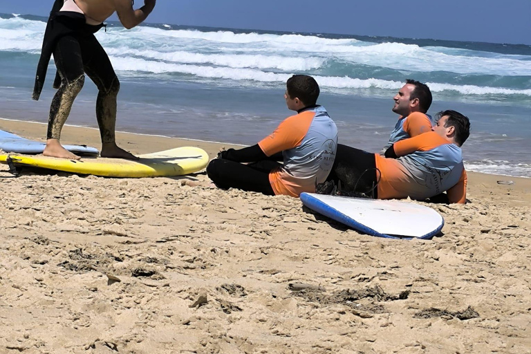 Algarve : cours de surf en petit groupe avec instructeurAlgarve : cours de surf en petit groupe avec un instructeur