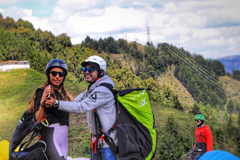 Medellín: 15-Minute Paragliding + Transportation + Breakfast Medellín: 15 min paragliding + transportation + breakfast