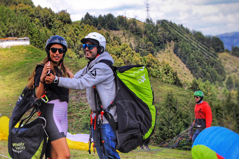 Medellín: 15-Minute Paragliding + Transportation + Breakfast Medellín: 15 min paragliding + transportation + breakfast