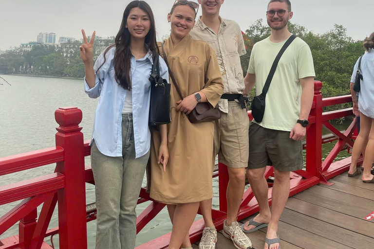 Hanoi: Private Walking Tour with Local Student War Stories Tour: Ho Chi Minh Complex & Hoa Lo Prison
