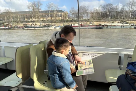 Paris: Investigation Cruise, a fun treasure hunt (in French)