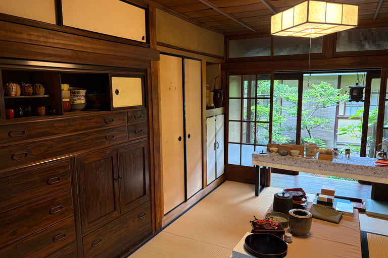Kyoto: Casual Tea Ceremony in 100 year old Kyoto house Nederlands: Casual Tea Ceremony in 100 year old Kyoto house