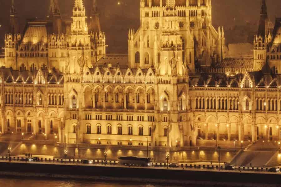 Budapest bei Nacht Sightseeing Cruise. Foto: GetYourGuide