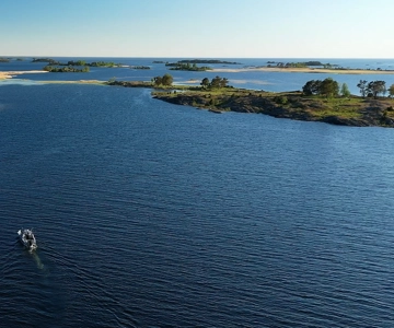 Från Ekenäs: Båttransfer till ön Lurö i Vänern