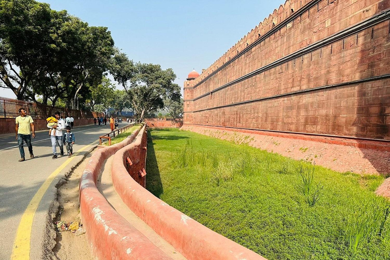 Nueva Delhi: entrada al Fuerte Rojo con guía opcional y recogidaBoleto con guía turístico y recogida y devolución en el hotel