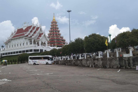 Z Chiang Mai: eksplorator tętniących życiem świątyń w Chiang RaiZ Chiang Mai: zwiedzanie tętniących życiem świątyń w Chiang Rai