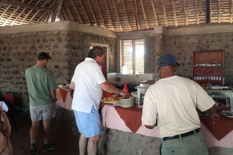 Nairobi: Amboseli National Park Day Trip with Lunch Luxury Landcruiser Option