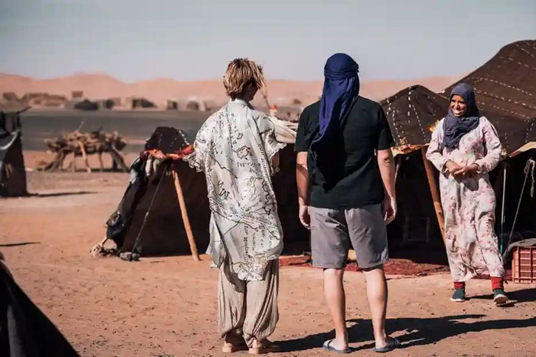 Von Fes aus: Unvergessliche 3-tägige Wüstentour nach MarrakechDeluxe Camp: Luxus-Zelt mit Klimaanlage