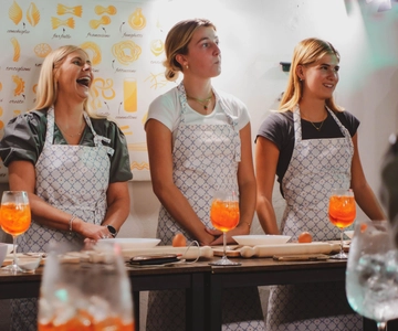 Rome: Traditional Pasta with Cocktails Cooking Class
