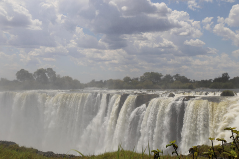 Excursão de um dia às Cataratas Vitória, de ambos os lados, a partir de Kasane Zim e ZâmbiaExcursão de um dia às Cataratas Vitória a partir de Kasane Zim e Zâmbia