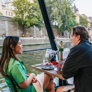 Paris: Seine River Sightseeing Cruise with 3-Course Dinner