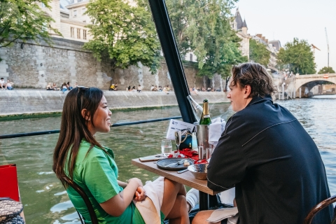 Paris: Dinner-Bootsfahrt auf der Seine mit 3 Gängen3-Gänge-Dinner-Kreuzfahrt mit Champagner-Blütenblättern
