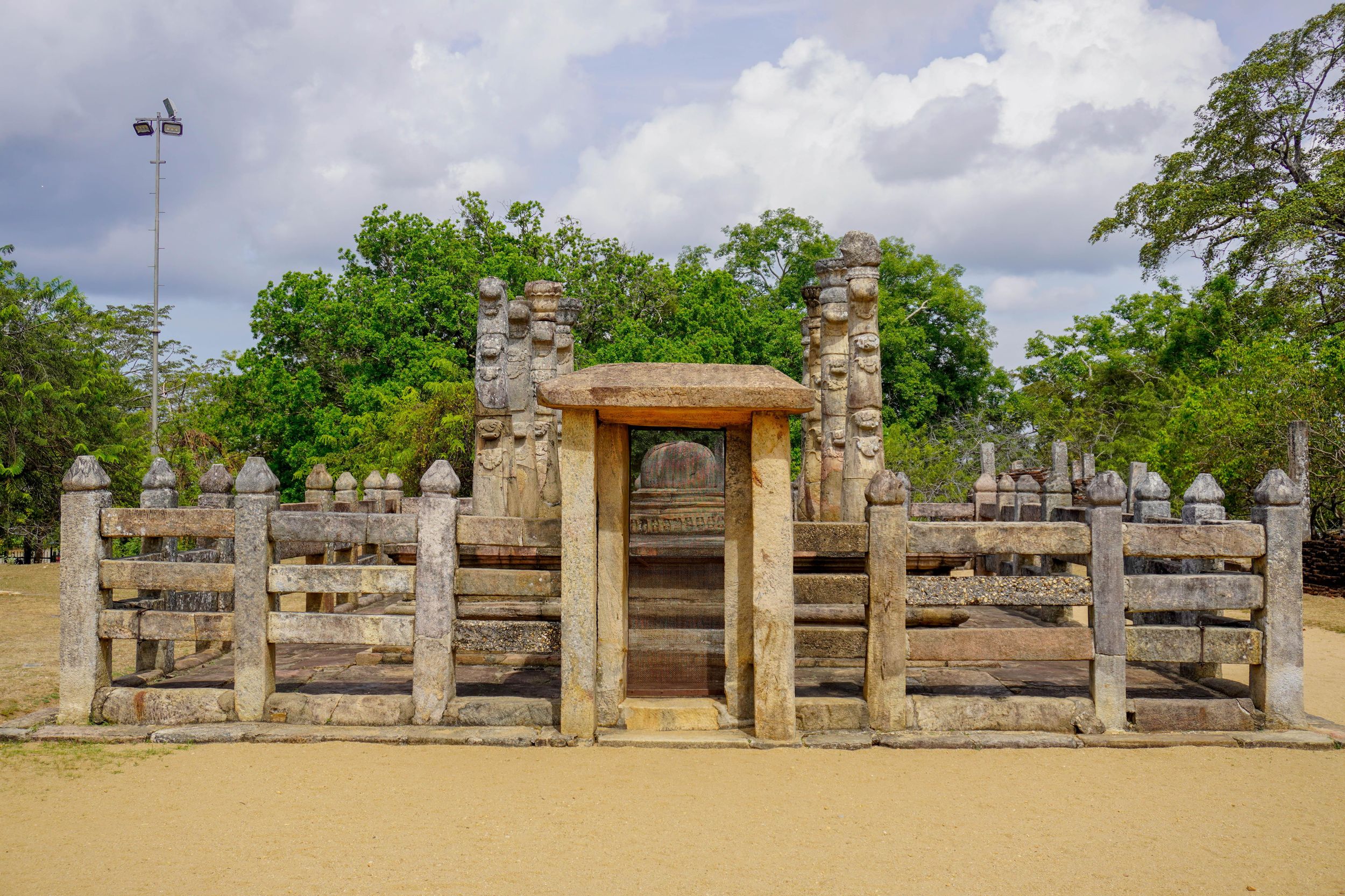 Polonnaruwa-Sightseeing-Tour und Minneriya-Elefantensafari