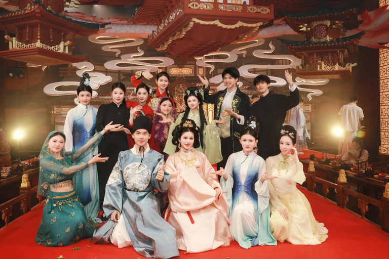 Guangzhou: Xinghe Yue Banquet Imperial Feast Dinner (Rows 3-4 · No Makeup/Costume)