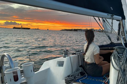 Visite privée du coucher de soleil ou de la baie avec boissons et tapas gratuitesExcursions privées au coucher du soleil ou dans la baie avec boissons et tapas gratuites