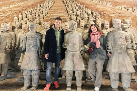 Xi'an: Terracotta Army, City Wall, Pagoda & Family Lunch Private Guided Tour with Lunch and Pickup Anywhere in Xi'an