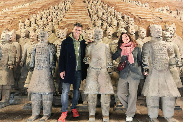 Xi'an: Terracotta Army, City Wall, Pagoda & Family Lunch Private Guided Tour with Lunch and Pickup Anywhere in Xi'an