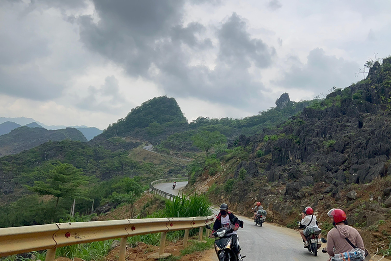 Da Hanoi: tour in auto ad anello di Ha Giang di 4 giorni più video montato