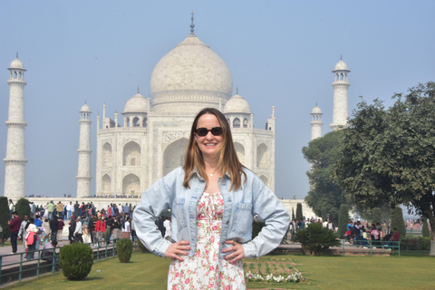 Agra: Skip-the-Line Taj Mahal Guided Tour with Mausoleum Professional Tour Guide Only