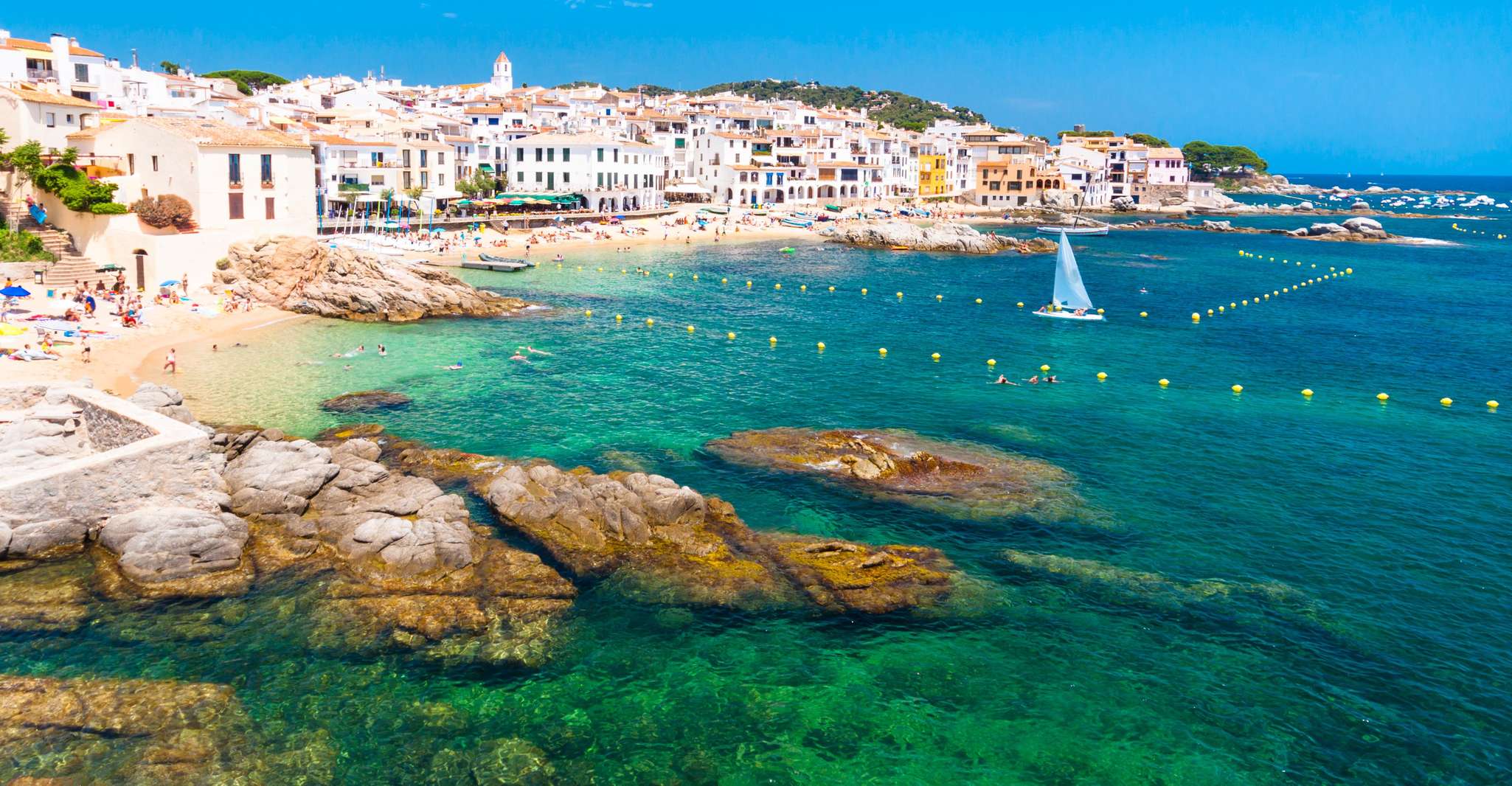 Walking Costa Brava Coves, stranden en beroemd vissersdorp - Housity