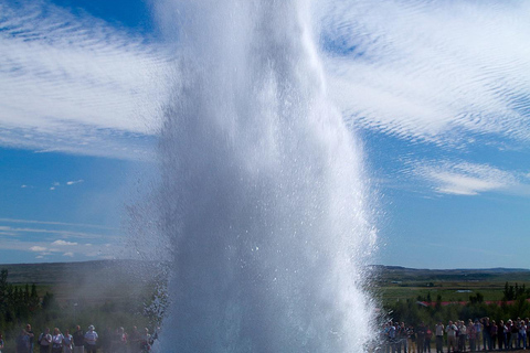 From Reykjavik: Golden Circle Tour with Gullfoss and Geysir