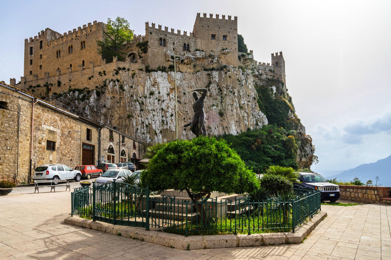 From Palermo: Medieval castle tour of Caccamo and Cefalù. SHARED TOUR